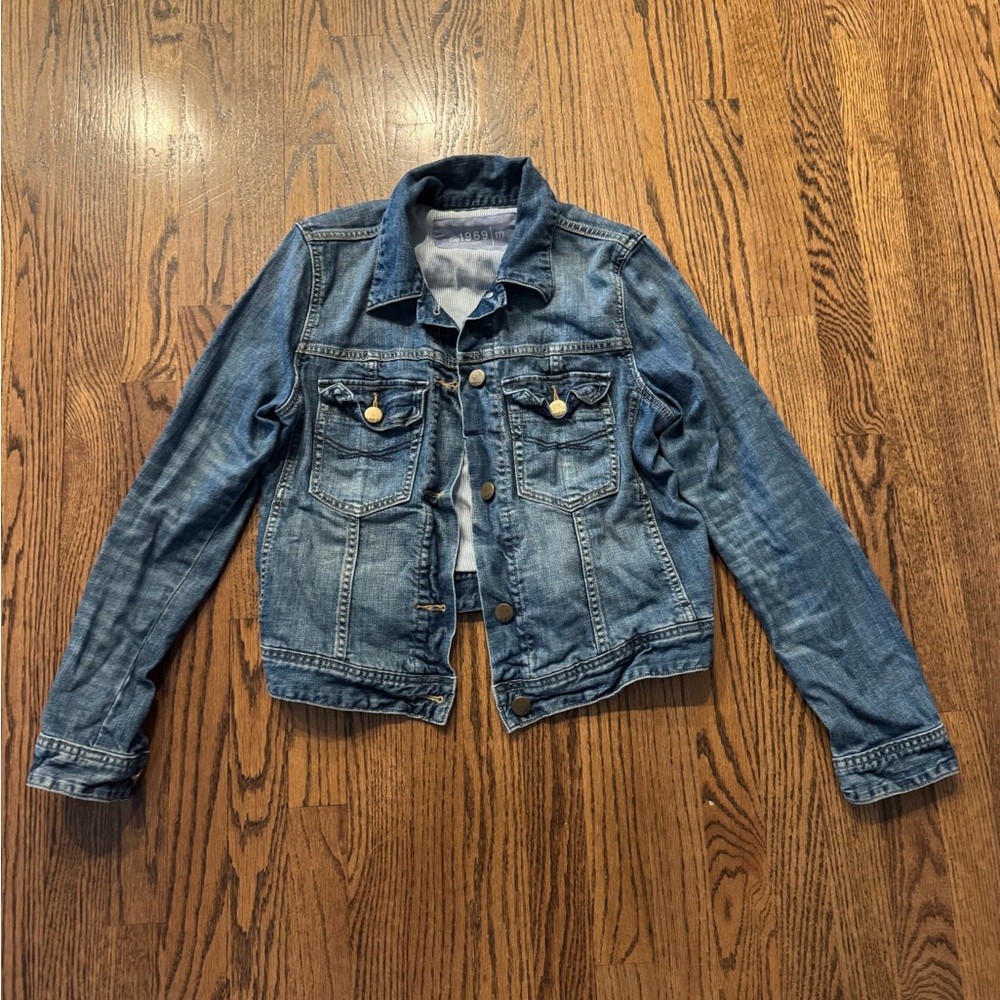 Women’s Gap Blue Denim Jacket, size M